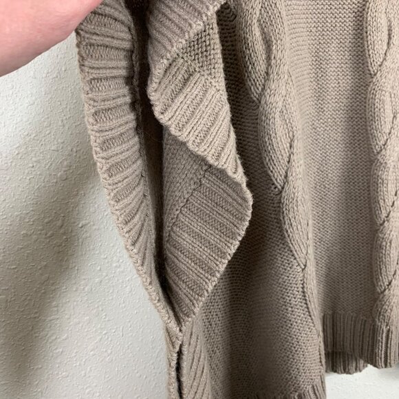 Liz Claiborne Women’s Wool Blend Cableknit Poncho Sweater Size Petite Medium - Picture 3 of 6